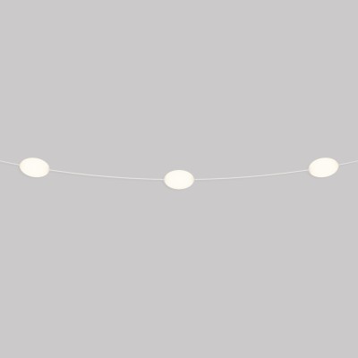 Linear outdoor garland with three lights, total length 6.5 meters.