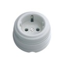 Porcelain socket with grounding outlet